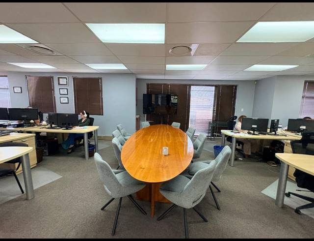 500M² OFFICE FOR SALE IN FOURWAYS